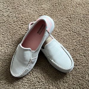 New never worn Sketchers on the go shoes.